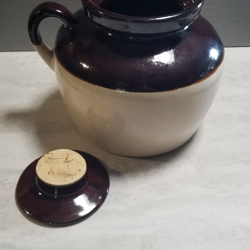 Vintage R.R.P. Co. Roseville Pottery Bean Pot W/Lid
